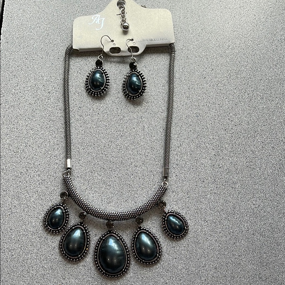 Elegant Black and Silver Jewelry Set